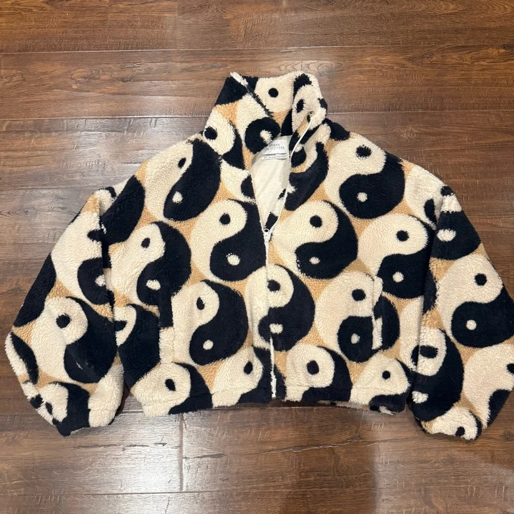 Urban Outfitters “Olivia” Printed Yin Yang Sherpa Jacket - Picture 3 of 5
